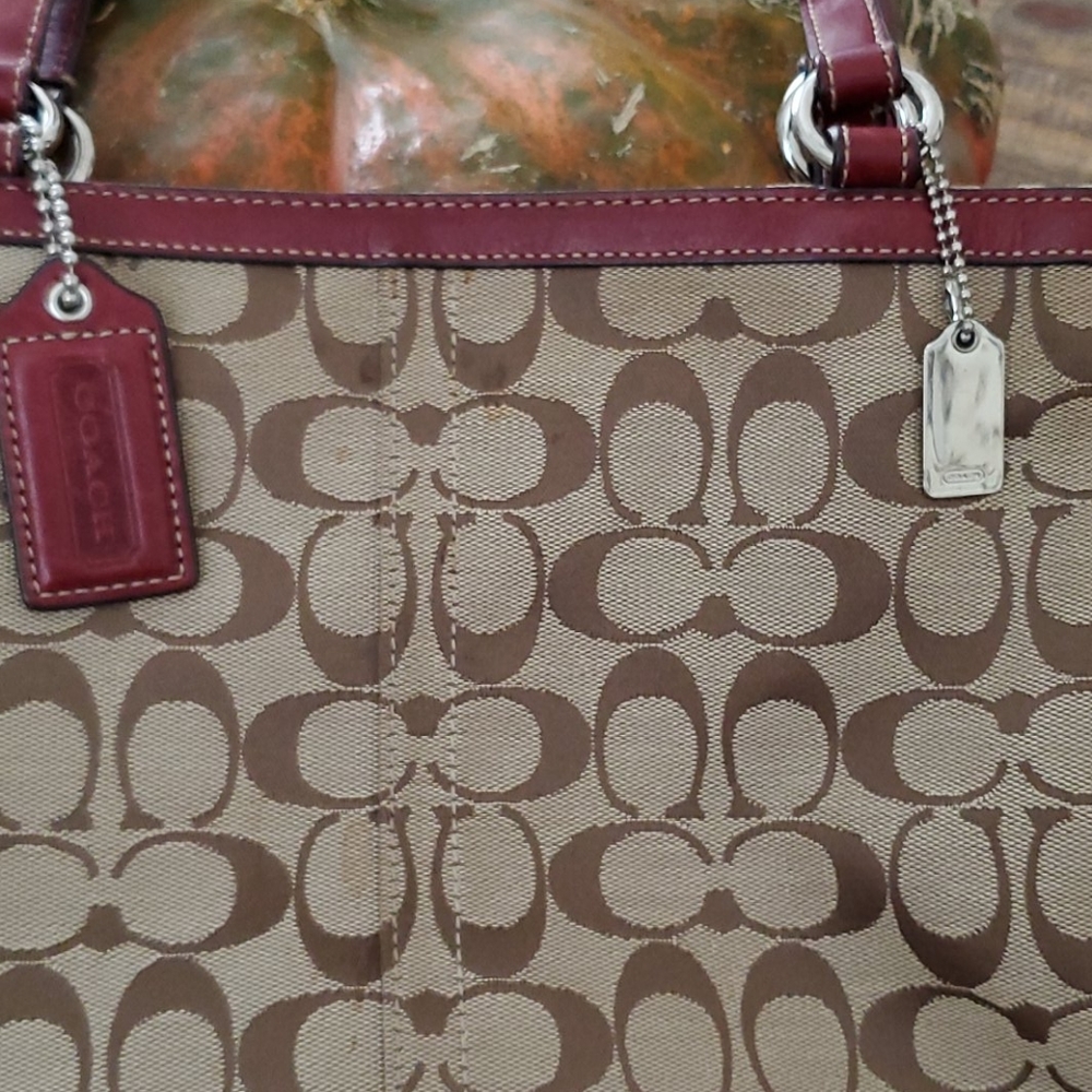 Authentic Coach Shoulder Handbag - Picture 4 of 7